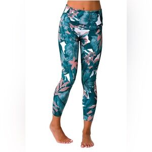 🆕 Onzie High Waisted Leggings Tropical Camo M/L